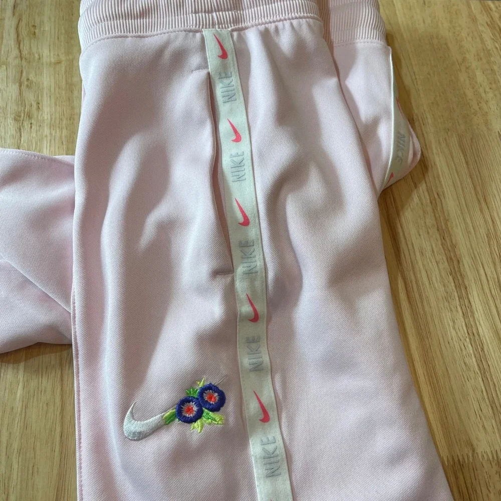 Nike‎ Women Pink Floral Embroidered Swoosh Track Pants XS Cropped Activewear